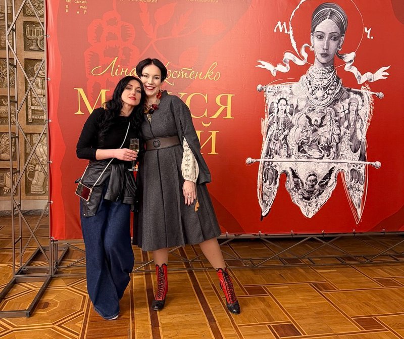 Соня Кошкіна і Оля Комановська (Бобренчиха, мама Гриця)