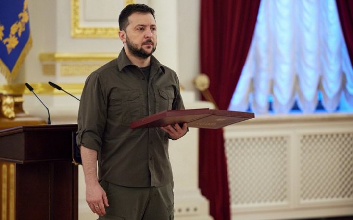 ​Зеленський нагородив Залужного та ще чотирьох військових Хрестом бойових заслуг