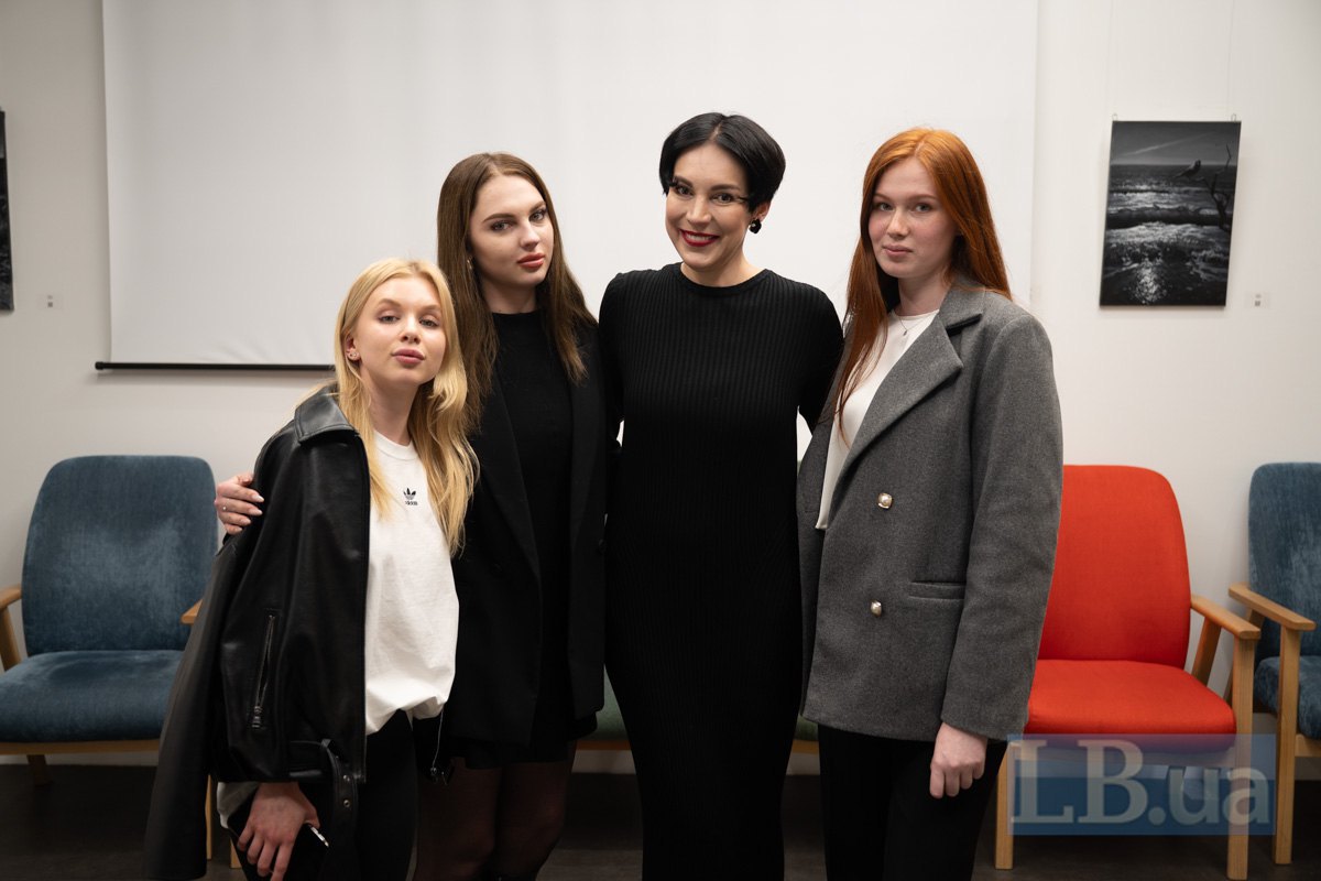 Соня Кошкіна та студенти Навчально-наукового інституту журналістики КНУ ім. Шевченка