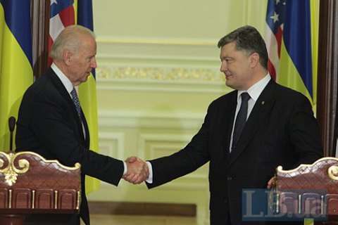 Байден привез Украине $190 млн