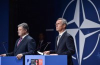 Порошенко: Україна поки що не порушуватиме питання вступу в НАТО