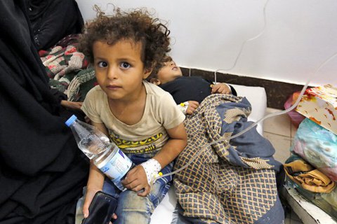 Число людей с подозрением на холеру в Йемене достигло миллиона