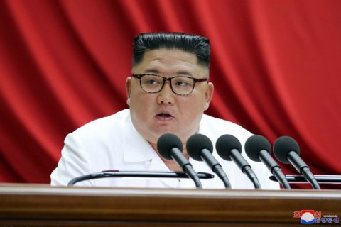 Ким Чен Ын заявил о "большом кризисе" в КНДР из-за COVID-19 