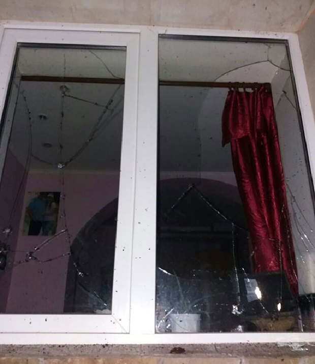 В Харькове во двор дома бросили гранату, разбиты окна и стены