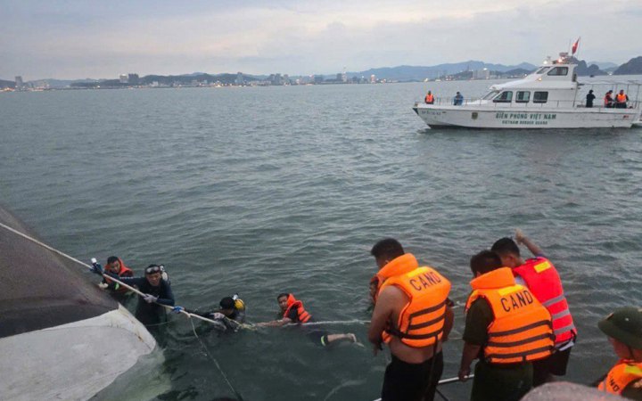 Десятки людей загинули унаслідок аварії туристичного човна у В'єтнамі