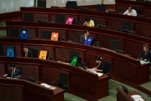 Парламент Гонконга отверг предложенную Пекином избирательную реформу