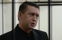 Мельниченко сломали в суде руку