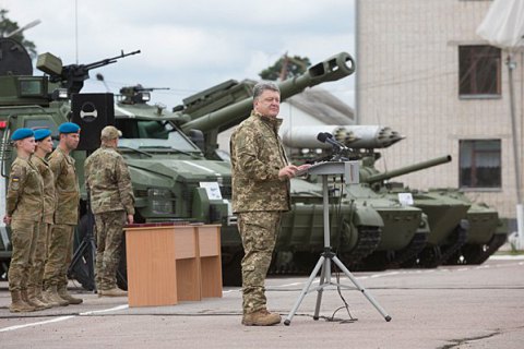 Порошенко заявив про можливість введення воєнного стану та мобілізації