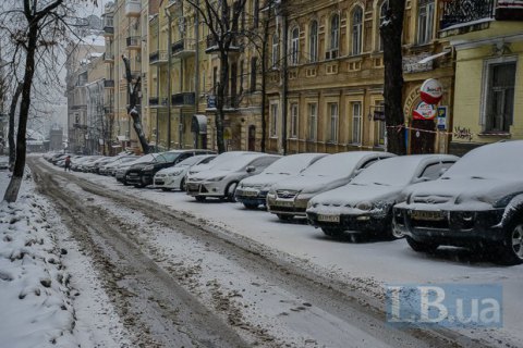 Киев ограничил въезд крупногабаритного транспорта из-за снегопада