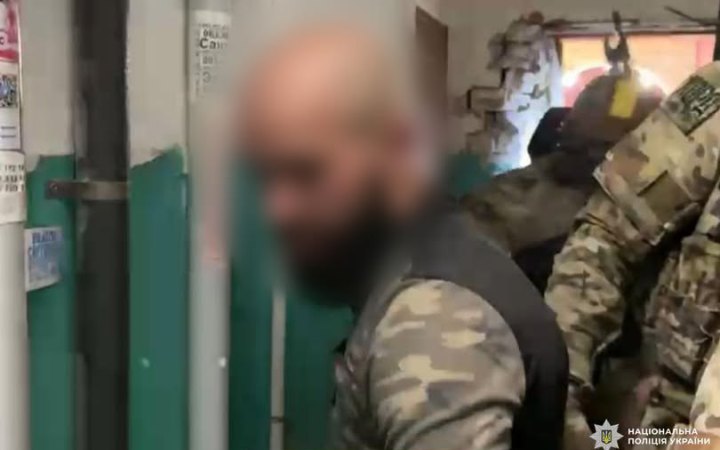 Правоохоронці затримали у Харкові чоловіка, який перешкоджав діяльності ТЦК та СП і пошкодив службове авто