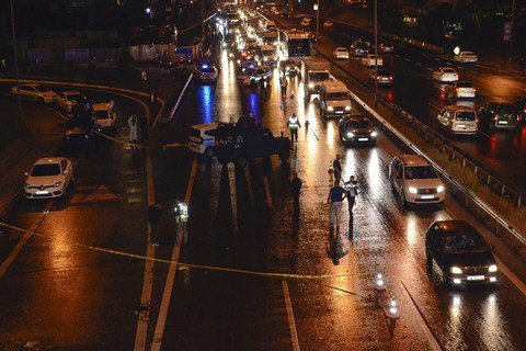 В Стамбуле прогремел взрыв под эстакадой
