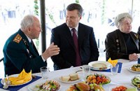 Янукович сегодня сможет снова выпить с ветеранами