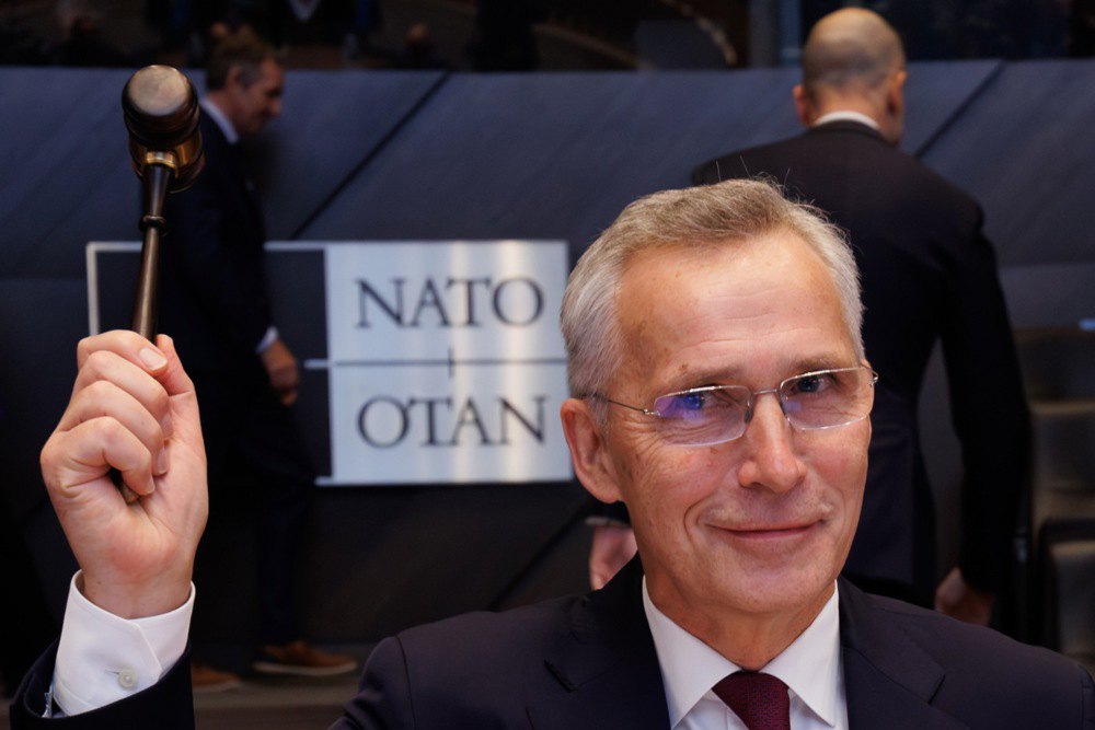 Генсек НАТО Єнс Столтенберг розпочинає засідання Ради НАТО- Україна під час зустрічі міністрів закордонних справ Альянсу у Брюсселі, 4 квітня 2024 р., у день відзначення 75-річчя створення організації.