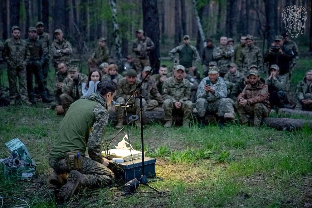 Валерій Дзех проводить арттерапію для військових на Донеччині