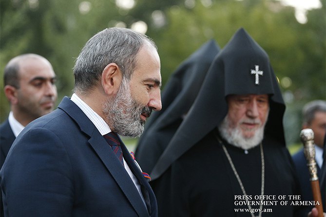 Нікол Пашинян і патріарх Гарегін II