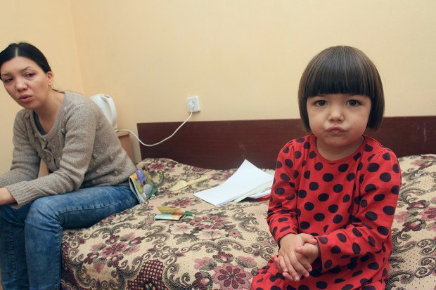 Діти криських татар у тимчасових помешканнях у Львові