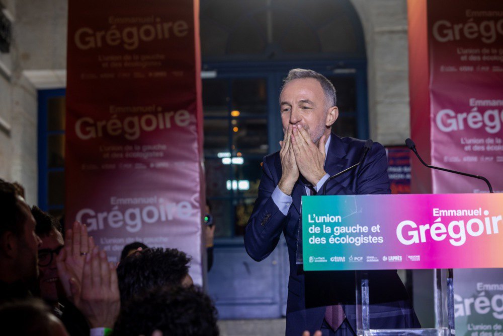 Еммануель Грегуар, кандидат від Соціалістичної партії, святкує перемогу на виборах мера Парижа