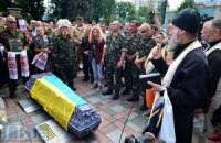 Под Раду принесли гроб с погибшим в АТО добровольцем с Майдана