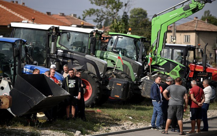 У Болгарії аграрії проводять акції протесту через український імпорт, заблокувавши всю країну