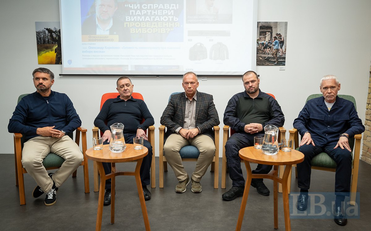 Ігор Ліскі, Анатолій Баргилевич,Олександр Сирський, Олександр Фацевич, Ігор Терехов ( праворуч)