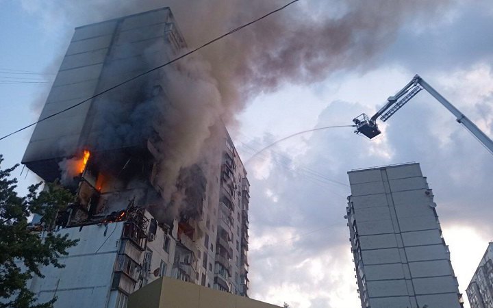 У Києві стався вибух у 16-поверхівці. Кількість загиблих зросла (оновлено)