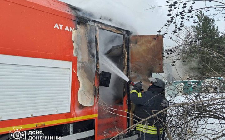 У Слов'янську росіяни двічі атакували дроном автомобіль ДСНС під час гасіння пожежі