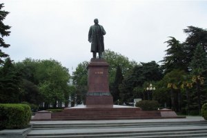 Пам'ятники Леніну запропонували звезти на площу Леніна в селище Леніно