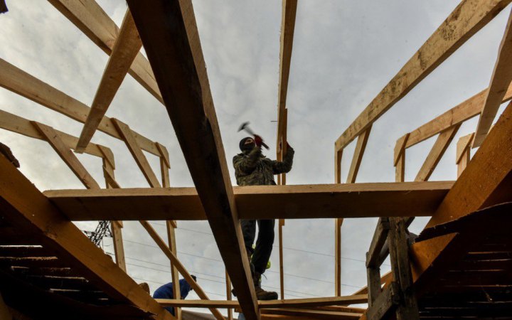 Уряд збільшив оплату за суспільно корисні роботи на прифронтових територіях на третину 