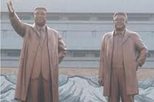 Самый большой в КНДР памятник Ким Чен Иру открыли в Пхеньяне