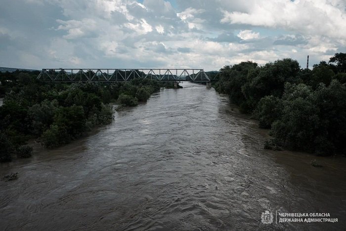 Уровень воды в реке Прут в районе Черновцов