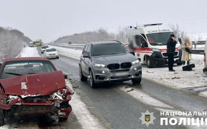 На Полтавщині сталася масштабна ДТП з 10 автівками