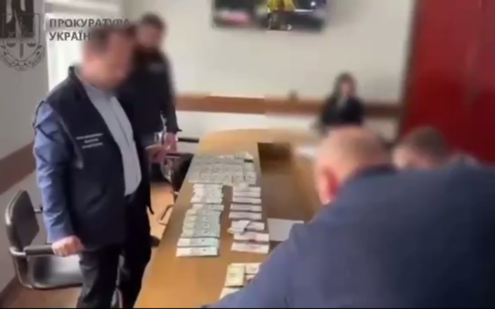 На Прикарпатті затримали міського голову. Його підозрюють у вимаганні хабаря