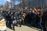 У Росії на мітингах проти корупції масово затримують людей (оновлено)