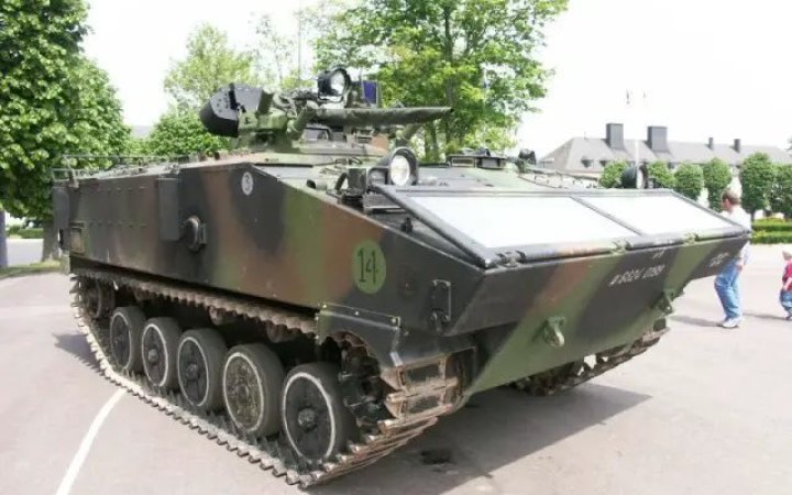 Франція планує передати Україні 25 застарілих броньованих машин