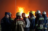 Спроби гасити пожежу на нафтобазі у Василькові дуже небезпечні, - колишній заступник міністра МНС