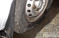 В Сумах хулиганы порезали колеса на 15 маршрутках