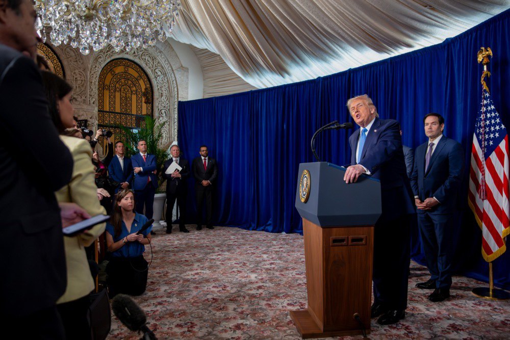 Президент США Дональд Трамп виступає під час пресконференції в Палм-Біч, Флорида, США, 3 січня 2026 року