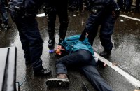 На противокарантинных протестах в Берлине задержали более 360 человек