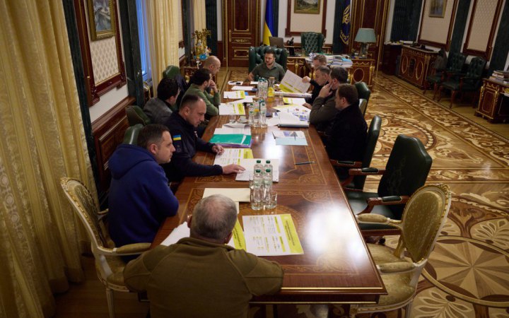 Зеленський провів нараду щодо безпеки енергопостачання та ліквідації наслідків в разі виведення з ладу енергосистеми 