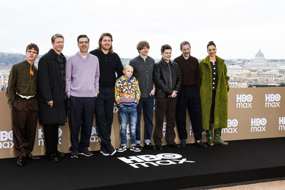 Актори під час прем'єри серіалу «Лицар сімох королівств» у Римі, 15 січня 2026 р.