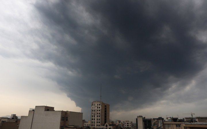 США та Ізраїль вдарили по нафтових об’єктах у Тегерані й поблизу 