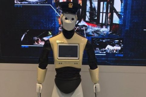 У Дубаї анонсували введення в експлуатацію першого у світі робота-поліцейського