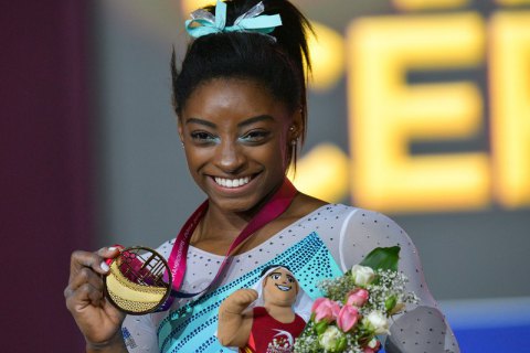 Американская гимнастка Байлз побила рекорд россиянки по количеству побед в личном многоборье на ЧМ