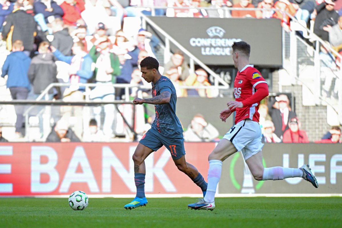 Вінісіус Тобіас готує удар