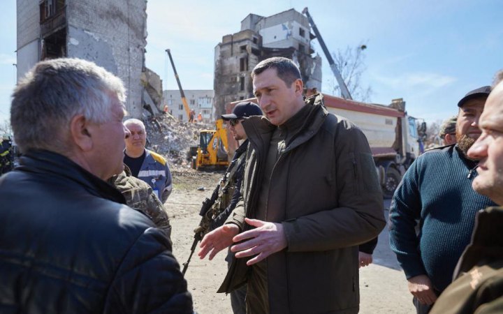 Відновлення потребують вже понад 14 000 житлових будівель, – Олексій Чернишов виданню Le Figaro 