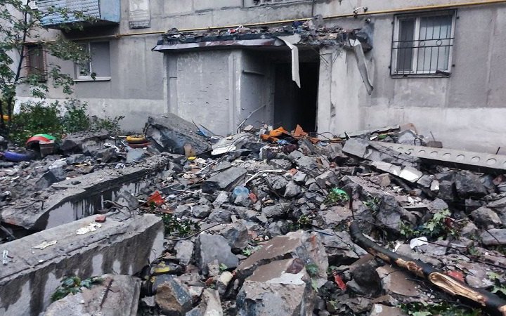 Окупанти вдарили ракетою по будинку у Торецьку: з-під завалів дістали 19 людей