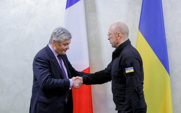 Шмигаль: Франція передасть Україні 150 генераторів 