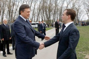 Янукович пожелал Медведеву крепкого здоровья и благополучия