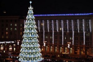 На Майдане на днях начнут устанавливать новогоднюю ёлку - снова конус