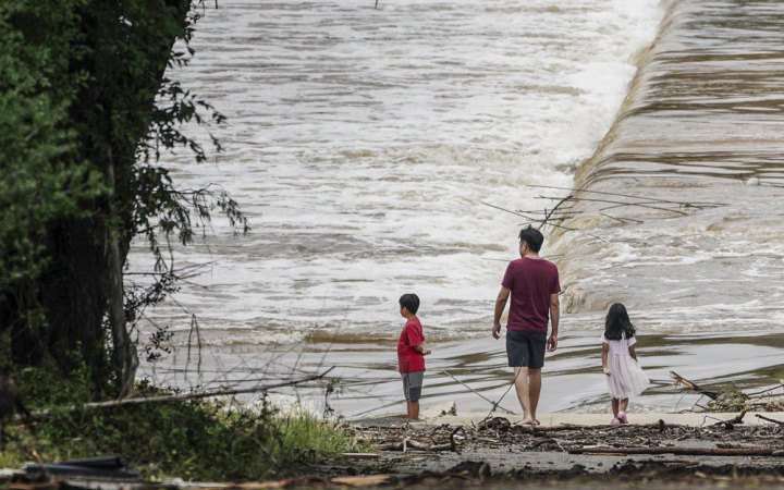 Пошуки жертв повені в Техасі призупинили через сильні дощі
